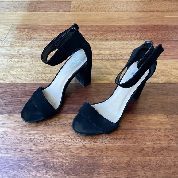 Amazon Black Velvet Heels Stylish and Comfortable with Velcro Ankle Closure - Picture 2 of 6